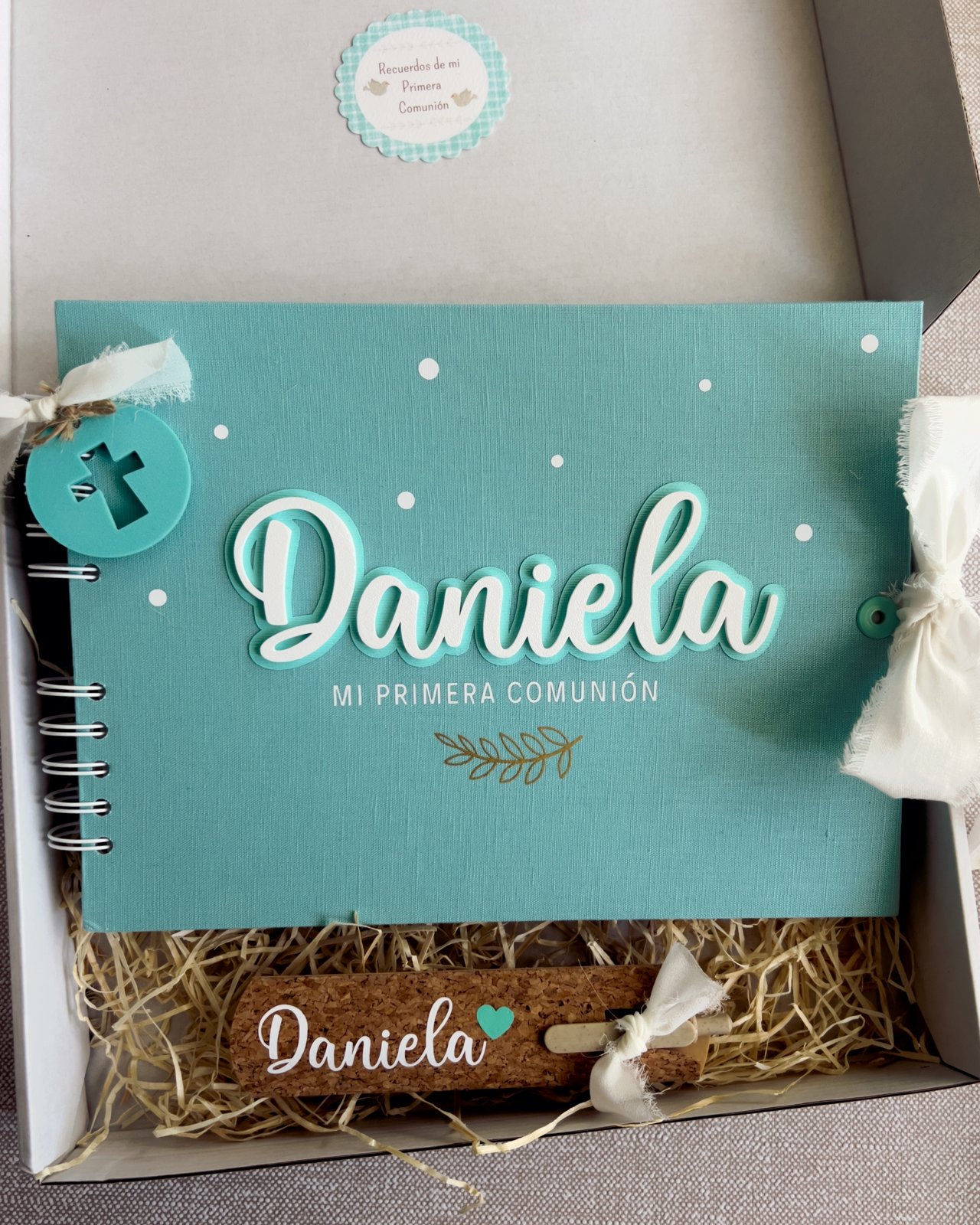 Libro de comunión de tela personalizado para Daniela, hecho a mano por Adriel Atelier